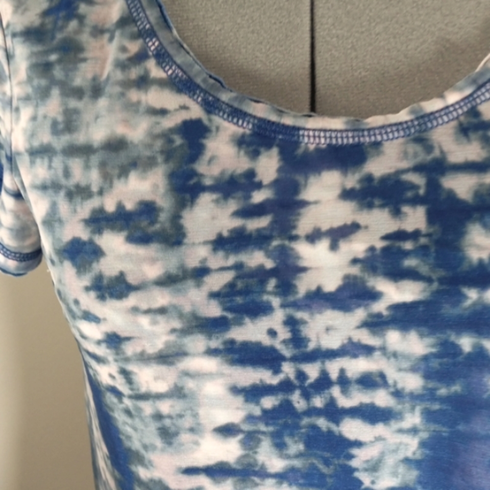 Vera Wang  Womens  Sz Small. Blue/pink/white  Tie Dyed Top - Picture 3 of 6